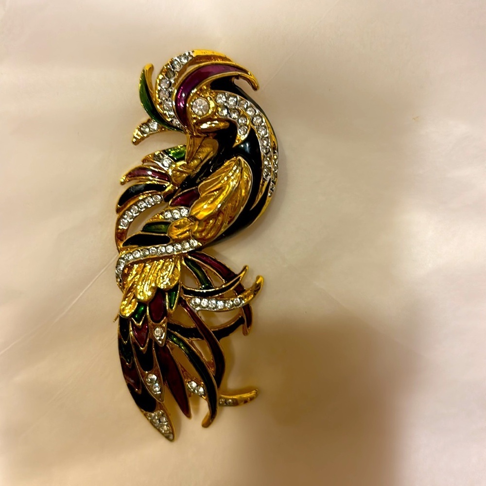 BIRD BROOCH GOLD TONED COLORFUL BIRD MULTI COLORED RHINESTONES 
GORGEOUS FUN